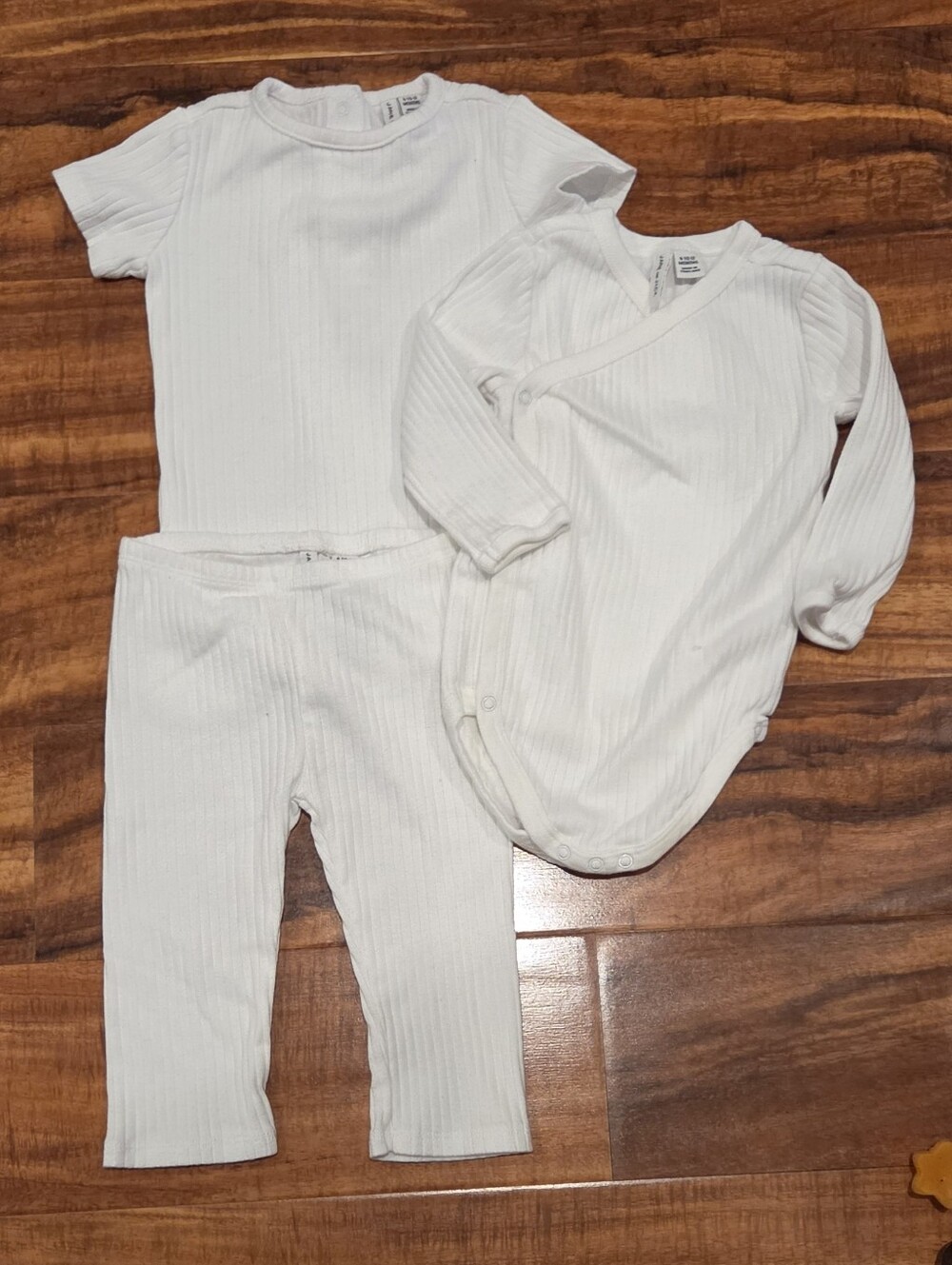 Janie and Jack EUC 6-12 Months White Ribbed Bodysuit (2) and Pants Set
